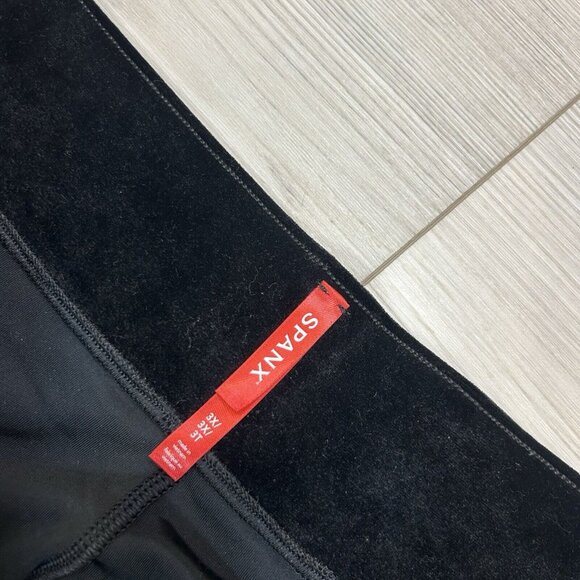 Spanx WOMENS Solid Black Velvet Front Slit Pant, Size 3X Stretch 20396R - Picture 4 of 8